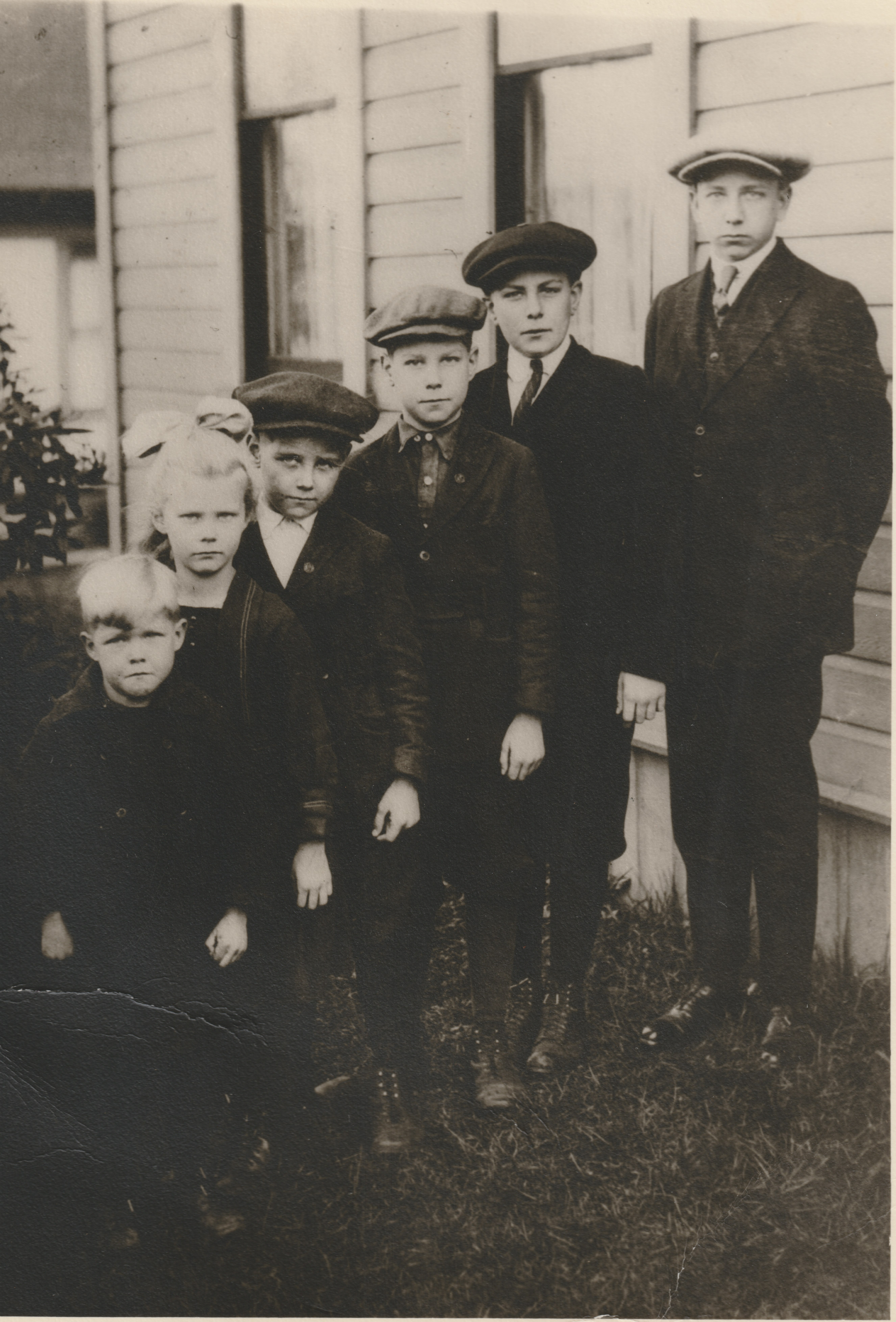george swanson (not pictured) - swanson siblings L to R - bob - rose - everett - lawrence - leslie - ray.jpeg